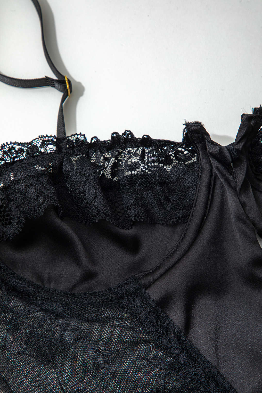 Velorage Melah Dantel Kesik Sirt Bodysuit | 13961-BU1743409168-black