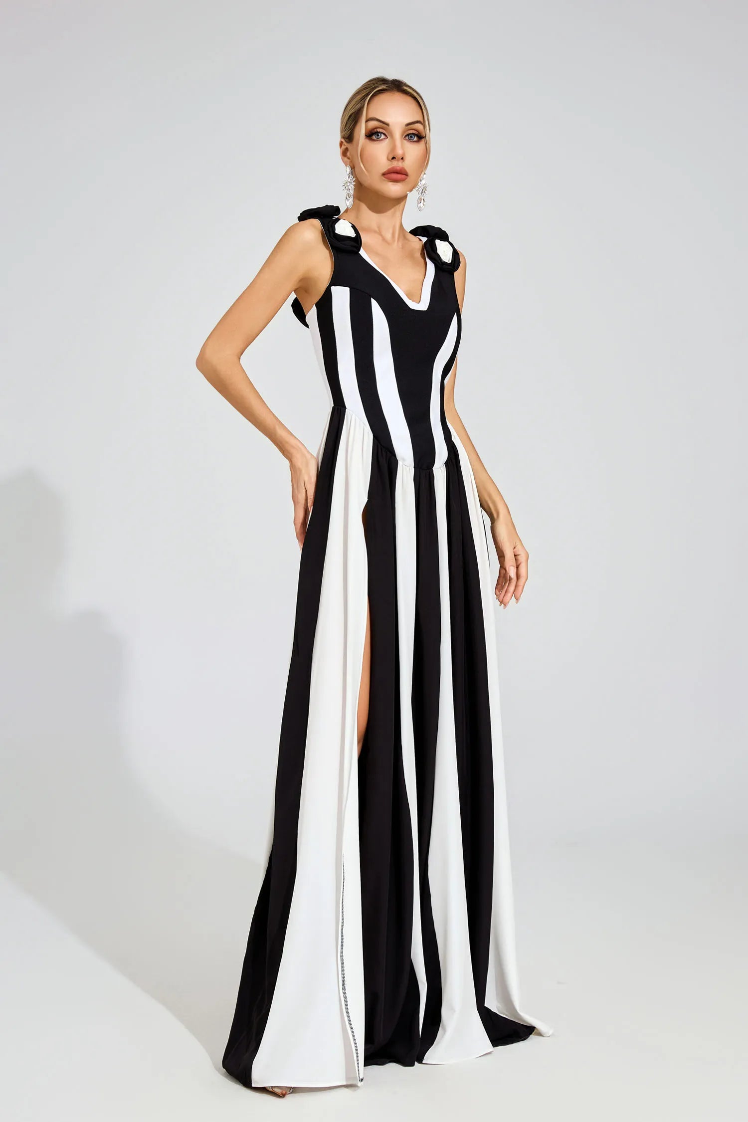 Shivani Siyah Maksi Elbise | Xs-Siyah | Xs-Beyaz | S-Siyah | S-Beyaz | M-Siyah | M-Beyaz | L-Siyah | L-Beyaz | Xl-Siyah | Xl-Beyaz | Xxl-Siyah | Xxl-Beyaz